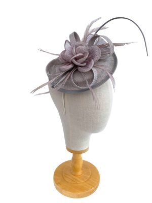 Light Grey Sinamay Disk Fascinator With Feathers (1)