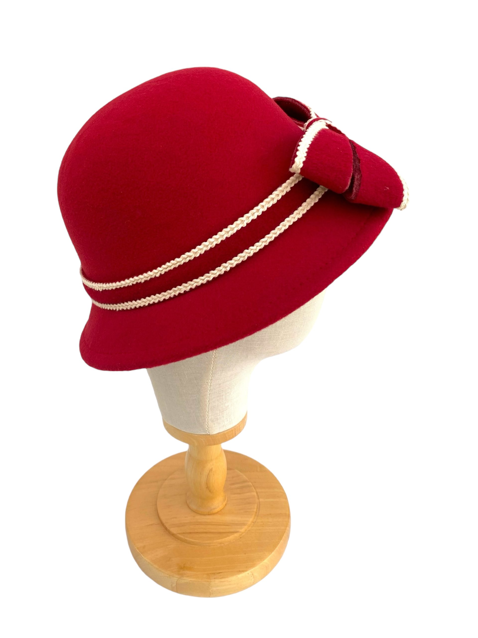 Ladies Red Cloche Hat display picture 3